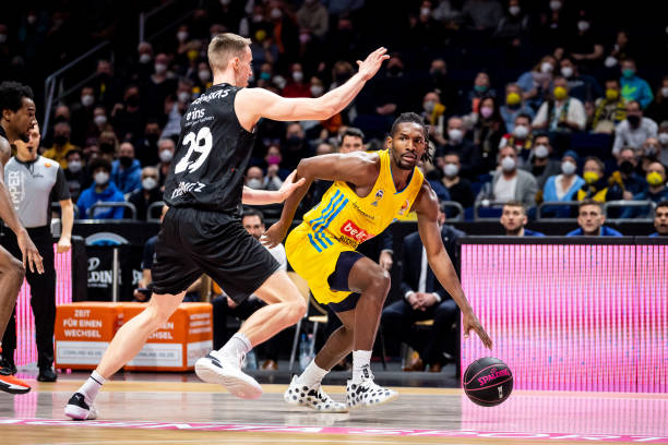 他的背景和 他的背景和