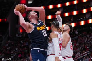 低头扑抢的 低头扑抢的